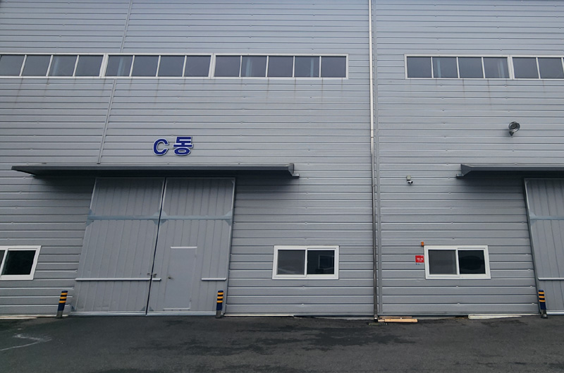 about-us-warehouse-2